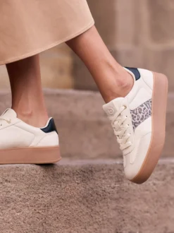 Sneaker beige